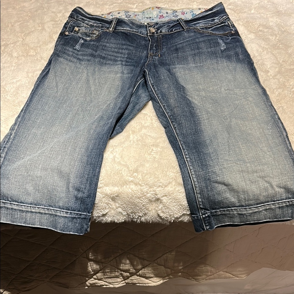 Maurices Light Blue Denim Cropped Bermuda Jeans
